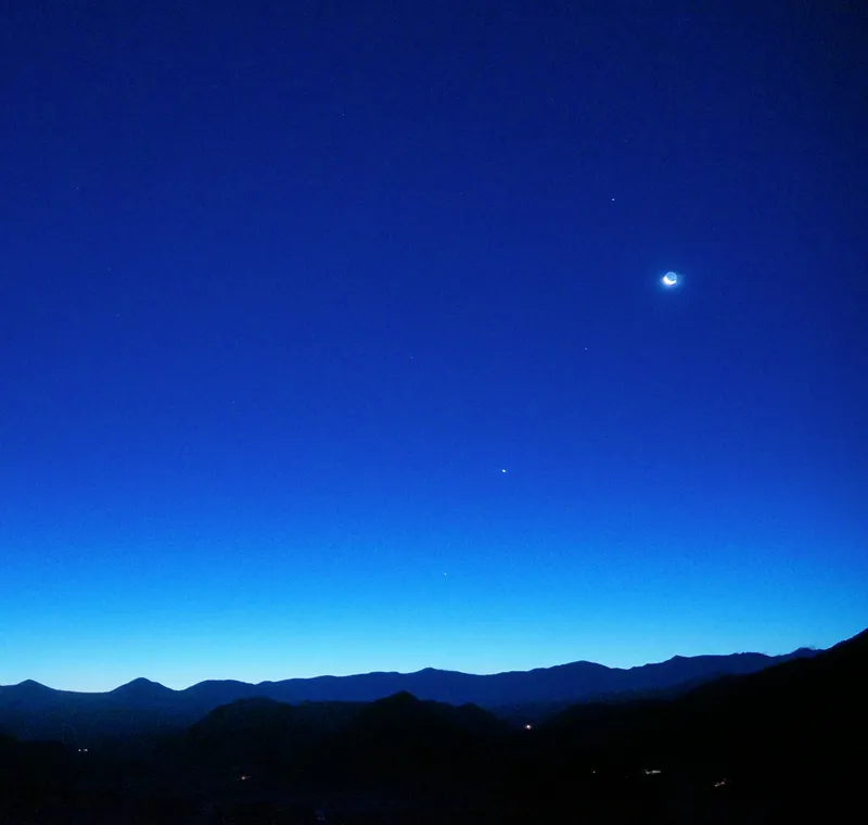 Merkur, Venus, Saturn und Mond in der Morgendämmerung
