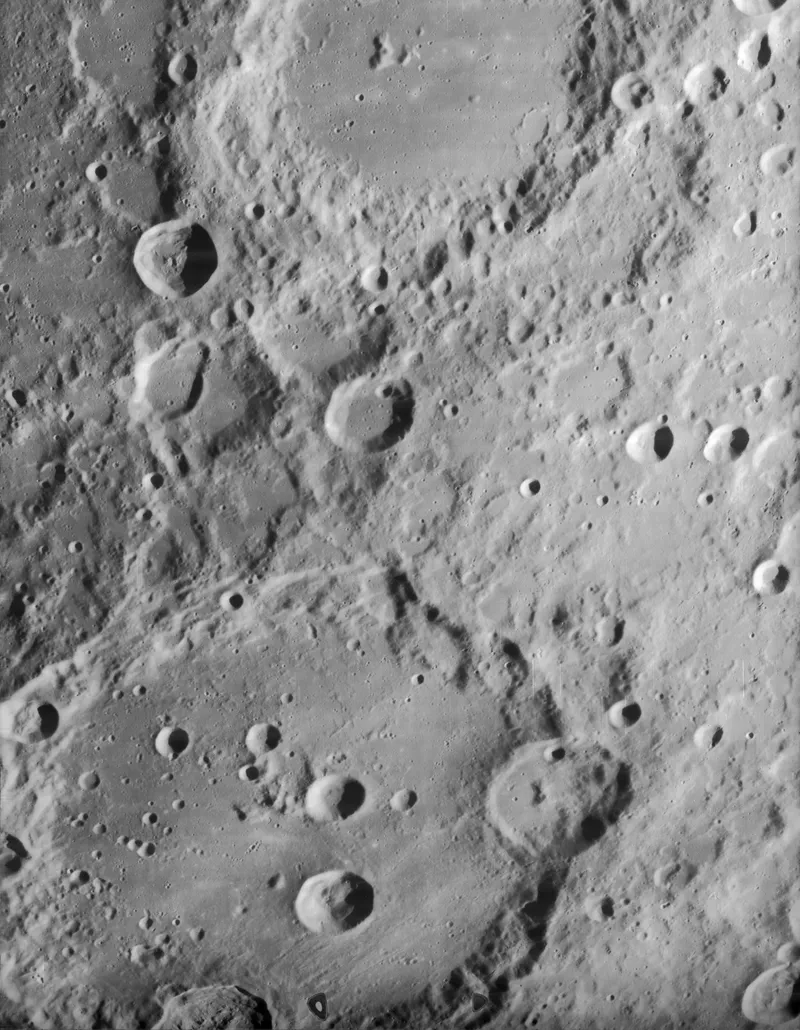 Die Krater Clavius und Maginus, aufgenommen von der Raumsonde Lunar Orbiter 4