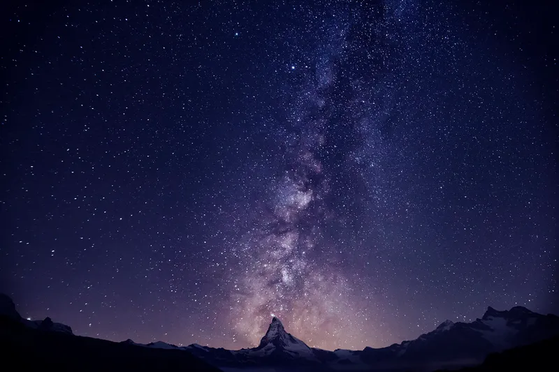 Die Milchstrasse über dem Matterhorn
